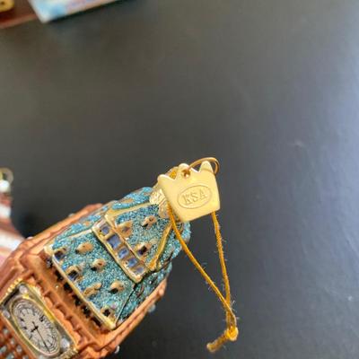 LOT 117 M: UK Christmas Ornaments & 13 Levenger Pewter Charles Dickens Head Ornaments