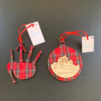 LOT 117 M: UK Christmas Ornaments & 13 Levenger Pewter Charles Dickens Head Ornaments