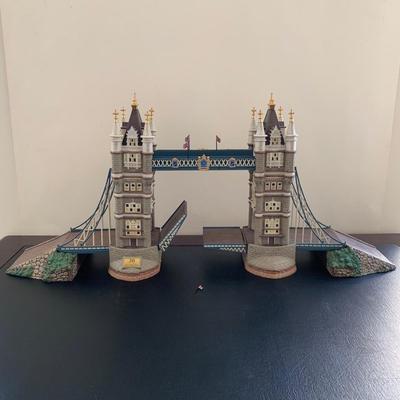 LOT 118 M: Department 56 Historical Landmark Series Dickens Village "Tower Bridge Of London"