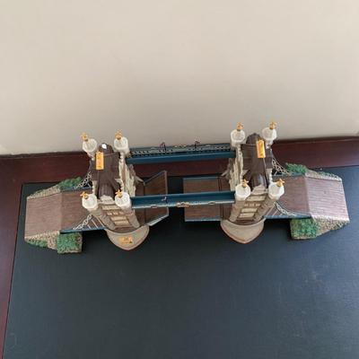 LOT 118 M: Department 56 Historical Landmark Series Dickens Village "Tower Bridge Of London"