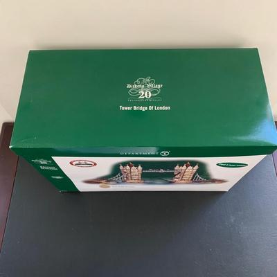 LOT 118 M: Department 56 Historical Landmark Series Dickens Village "Tower Bridge Of London"