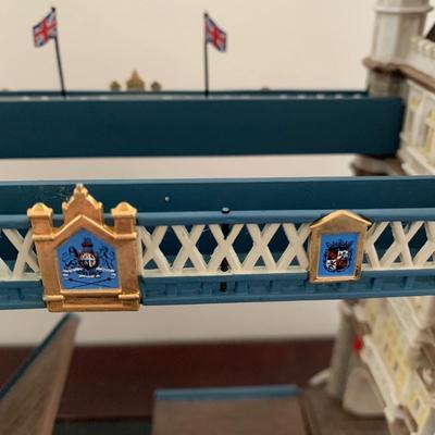 LOT 118 M: Department 56 Historical Landmark Series Dickens Village "Tower Bridge Of London"