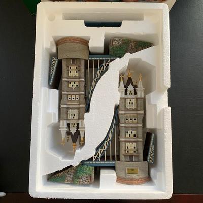 LOT 118 M: Department 56 Historical Landmark Series Dickens Village "Tower Bridge Of London"