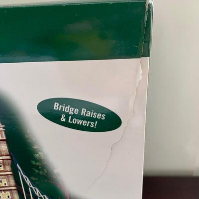 LOT 118 M: Department 56 Historical Landmark Series Dickens Village "Tower Bridge Of London"