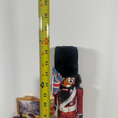 LOT 121U: Christmas Collection - Thomas Kinkade/Bradford Exchange The Comfort Of Christmas Light Uo The Holidays & More!