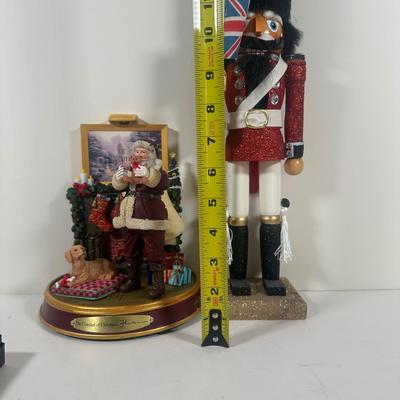LOT 121U: Christmas Collection - Thomas Kinkade/Bradford Exchange The Comfort Of Christmas Light Uo The Holidays & More!