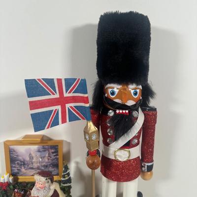 LOT 121U: Christmas Collection - Thomas Kinkade/Bradford Exchange The Comfort Of Christmas Light Uo The Holidays & More!