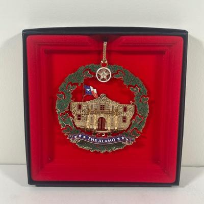 LOT 121U: Christmas Collection - Thomas Kinkade/Bradford Exchange The Comfort Of Christmas Light Uo The Holidays & More!