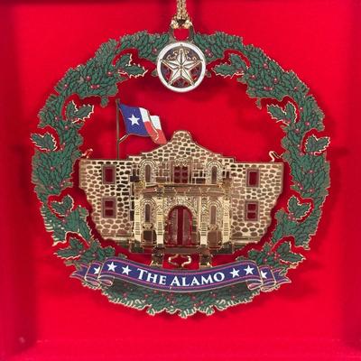 LOT 121U: Christmas Collection - Thomas Kinkade/Bradford Exchange The Comfort Of Christmas Light Uo The Holidays & More!