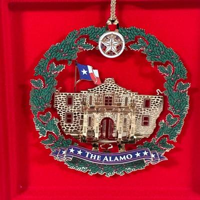 LOT 121U: Christmas Collection - Thomas Kinkade/Bradford Exchange The Comfort Of Christmas Light Uo The Holidays & More!