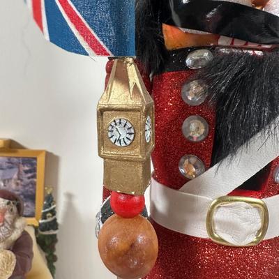 LOT 121U: Christmas Collection - Thomas Kinkade/Bradford Exchange The Comfort Of Christmas Light Uo The Holidays & More!