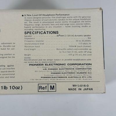 LOT 124U: Pioneer Stereo Headphones SE-305 w/ Box