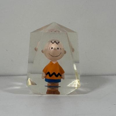 LOT 127U: Charlie Brown/Peanuts Home Decor Collection