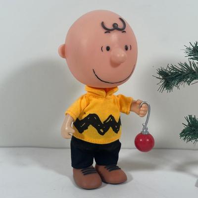 LOT 127U: Charlie Brown/Peanuts Home Decor Collection