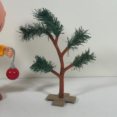 LOT 127U: Charlie Brown/Peanuts Home Decor Collection