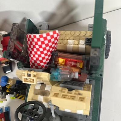LOT 128U: Lego Collection!