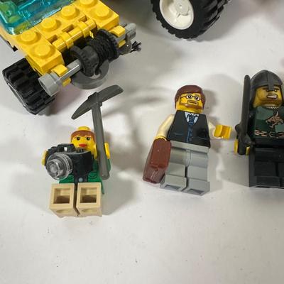 LOT 128U: Lego Collection!