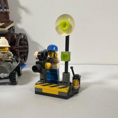 LOT 128U: Lego Collection!