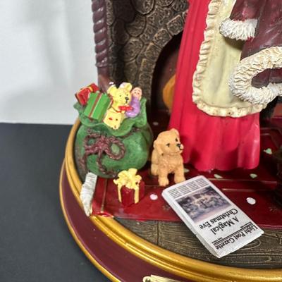 LOT 137U: The Bradford Exchange/Thomas Kinkade Light Up The Holidays Sculptures - The Love/The Hope Of Christmas