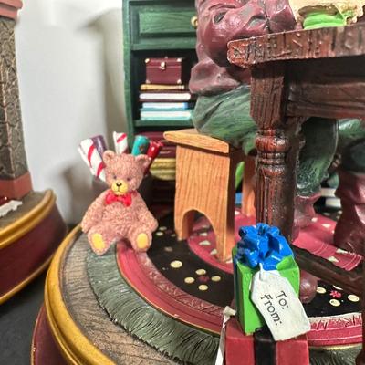 LOT 137U: The Bradford Exchange/Thomas Kinkade Light Up The Holidays Sculptures - The Love/The Hope Of Christmas
