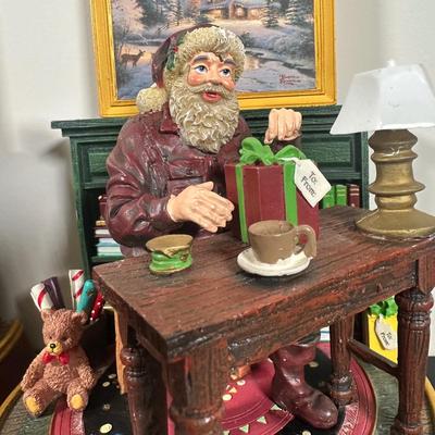LOT 137U: The Bradford Exchange/Thomas Kinkade Light Up The Holidays Sculptures - The Love/The Hope Of Christmas