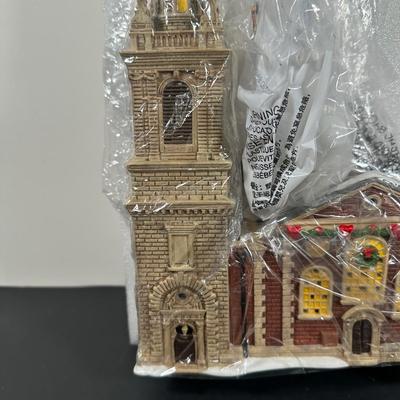 LOT 138U: Department 56 Dickens Village Series - Church Of Saint Mary-Le Bow