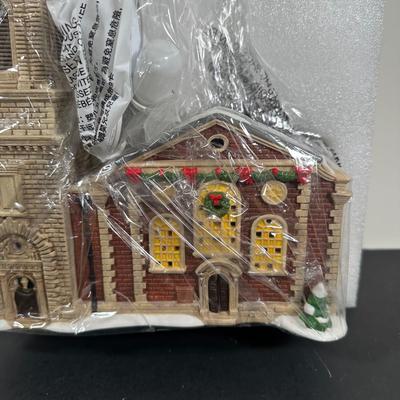 LOT 138U: Department 56 Dickens Village Series - Church Of Saint Mary-Le Bow