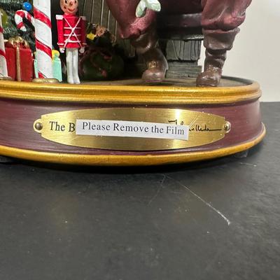 LOT 141U: The Bradford Exchange/Thomas Kinkade Light Up The Holidays Sculptures - The Beauty/The Charity Of Christmas