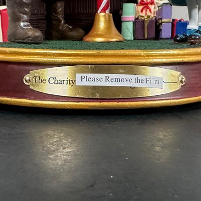 LOT 141U: The Bradford Exchange/Thomas Kinkade Light Up The Holidays Sculptures - The Beauty/The Charity Of Christmas