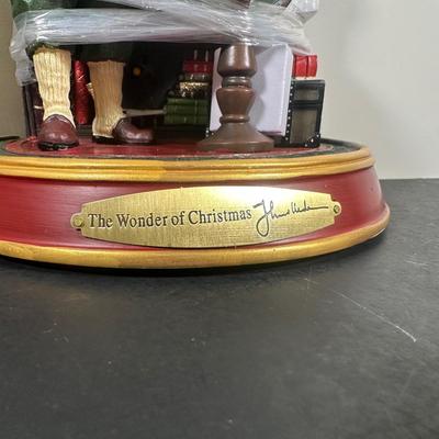 LOT 142U: The Bradford Exchange/Thomas Kinkade Light Up The Holidays Sculptures - The Wonder/The Peace Of Christmas