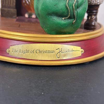 LOT 143U: The Bradford Exchange/Thomas Kinkade Light Up The Holidays Sculptures - The Gift/The Light Of Christmas