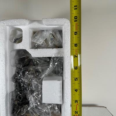 LOT 148U: Department 56 Dickens Village Series - The Swan & Trumpet & The Six Jolly Fellowship Porters