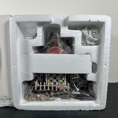 LOT 154U: Department 56 Dickens Village Series - Howard Street Row Houses & The Leather Bottle