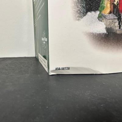 LOT 154U: Department 56 Dickens Village Series - Howard Street Row Houses & The Leather Bottle