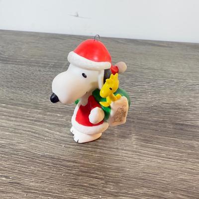 LOT 208M: Peanuts Christmas Decor - Department 56 "The Perfect Tree" & Hallmark Keepsake Ornaments