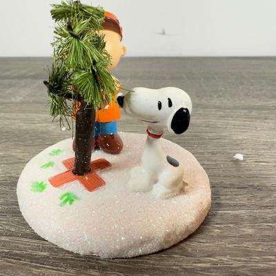 LOT 208M: Peanuts Christmas Decor - Department 56 "The Perfect Tree" & Hallmark Keepsake Ornaments