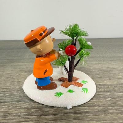 LOT 208M: Peanuts Christmas Decor - Department 56 "The Perfect Tree" & Hallmark Keepsake Ornaments