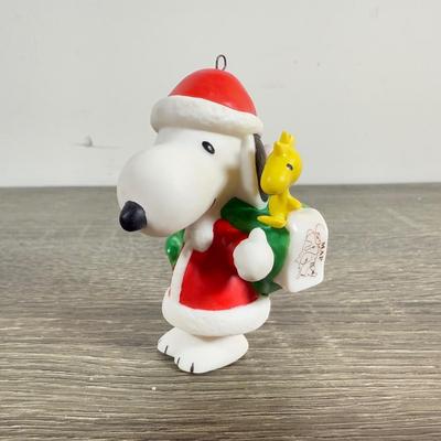 LOT 208M: Peanuts Christmas Decor - Department 56 "The Perfect Tree" & Hallmark Keepsake Ornaments