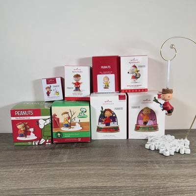 LOT 208M: Peanuts Christmas Decor - Department 56 "The Perfect Tree" & Hallmark Keepsake Ornaments