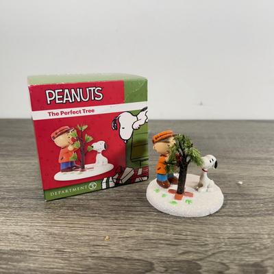 LOT 208M: Peanuts Christmas Decor - Department 56 "The Perfect Tree" & Hallmark Keepsake Ornaments