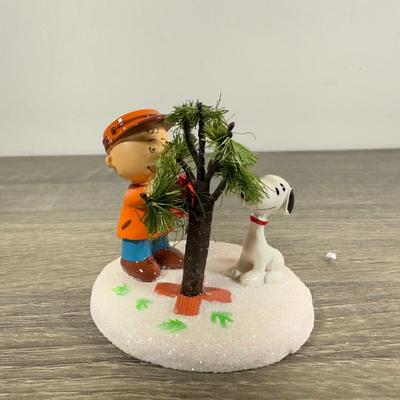 LOT 208M: Peanuts Christmas Decor - Department 56 "The Perfect Tree" & Hallmark Keepsake Ornaments