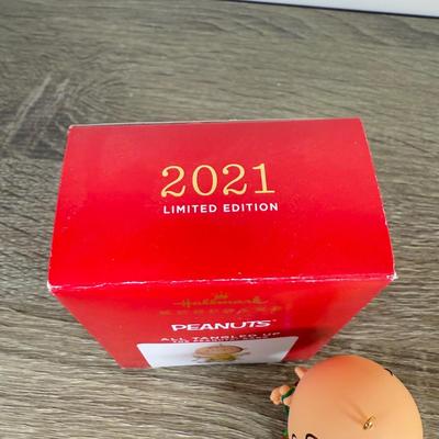 LOT 208M: Peanuts Christmas Decor - Department 56 "The Perfect Tree" & Hallmark Keepsake Ornaments