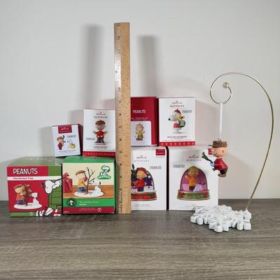 LOT 208M: Peanuts Christmas Decor - Department 56 "The Perfect Tree" & Hallmark Keepsake Ornaments