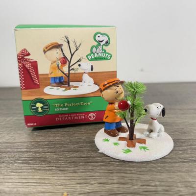 LOT 208M: Peanuts Christmas Decor - Department 56 "The Perfect Tree" & Hallmark Keepsake Ornaments