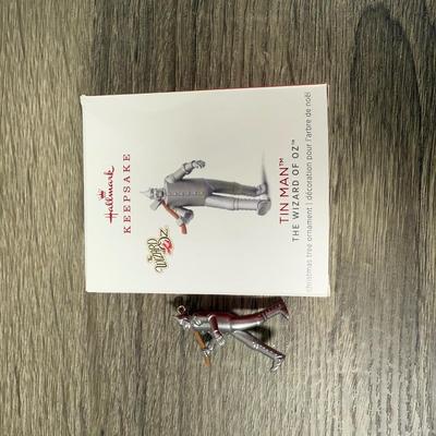 LOT 210M: Hallmark Keepsake Power Cords & Ornaments - Wizard of Oz, Star Trek, Superman & Member Exclusive Snowflake