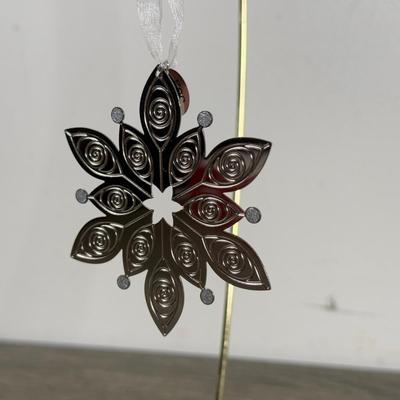 LOT 210M: Hallmark Keepsake Power Cords & Ornaments - Wizard of Oz, Star Trek, Superman & Member Exclusive Snowflake