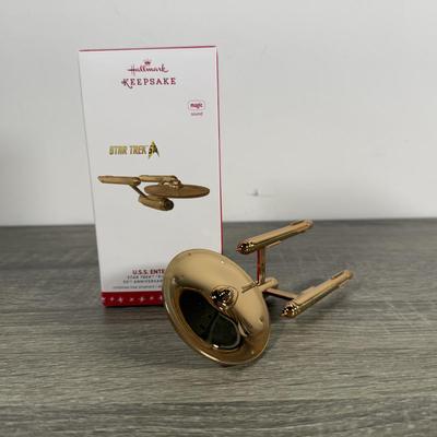 LOT 210M: Hallmark Keepsake Power Cords & Ornaments - Wizard of Oz, Star Trek, Superman & Member Exclusive Snowflake