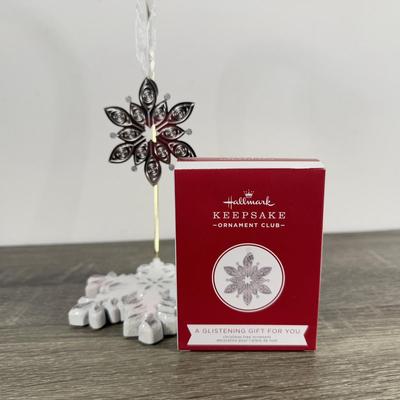 LOT 210M: Hallmark Keepsake Power Cords & Ornaments - Wizard of Oz, Star Trek, Superman & Member Exclusive Snowflake