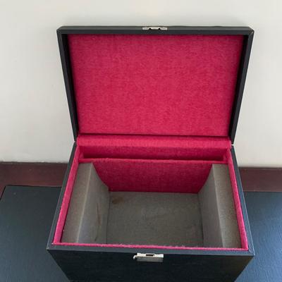 LOT 221 M: Holy Mass Communion Set