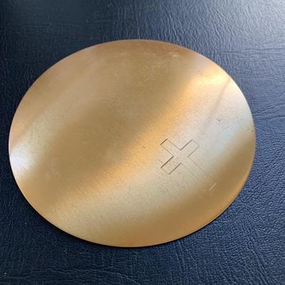 LOT 221 M: Holy Mass Communion Set